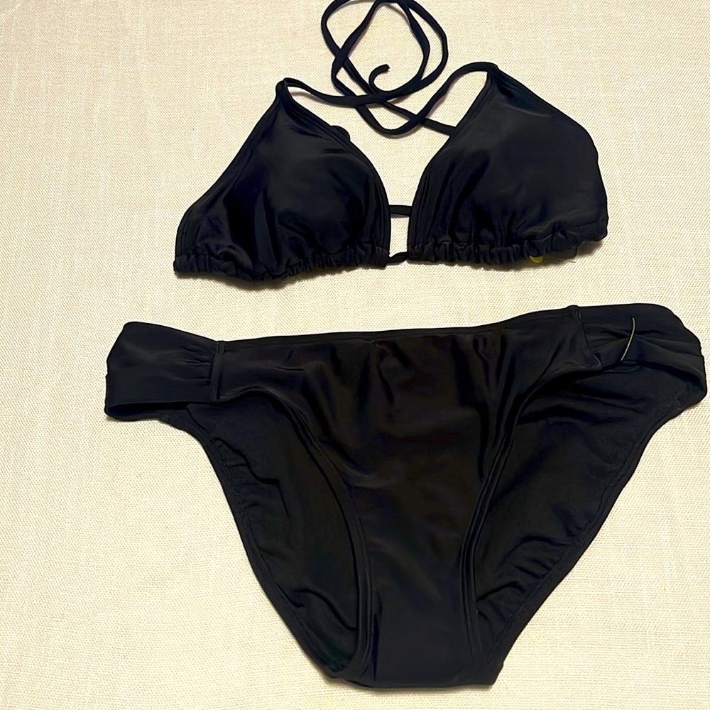 NEW. Two piece swimwear.